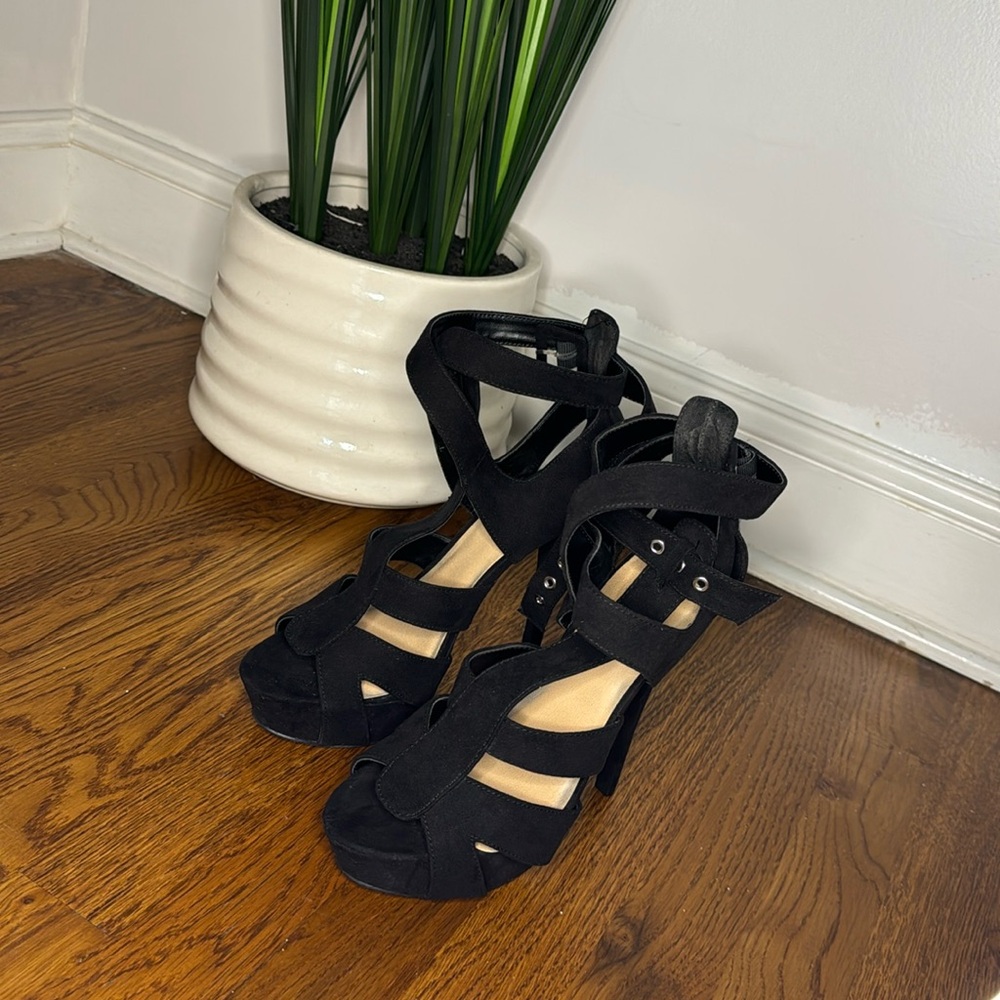 JustFab Black Strap Platform Heela, Size: US 9